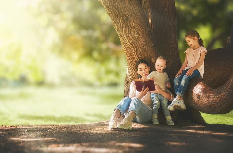 Картины, фото с паспарту Family on the nature