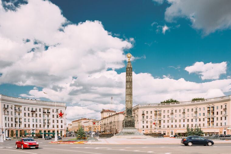 Купить и печать на заказ Картины на пластике, пеноркартоне Площадь Победы в Минске