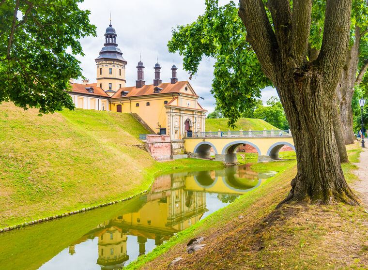 Купить и печать на заказ Картины, фото с паспарту Несвижский замок